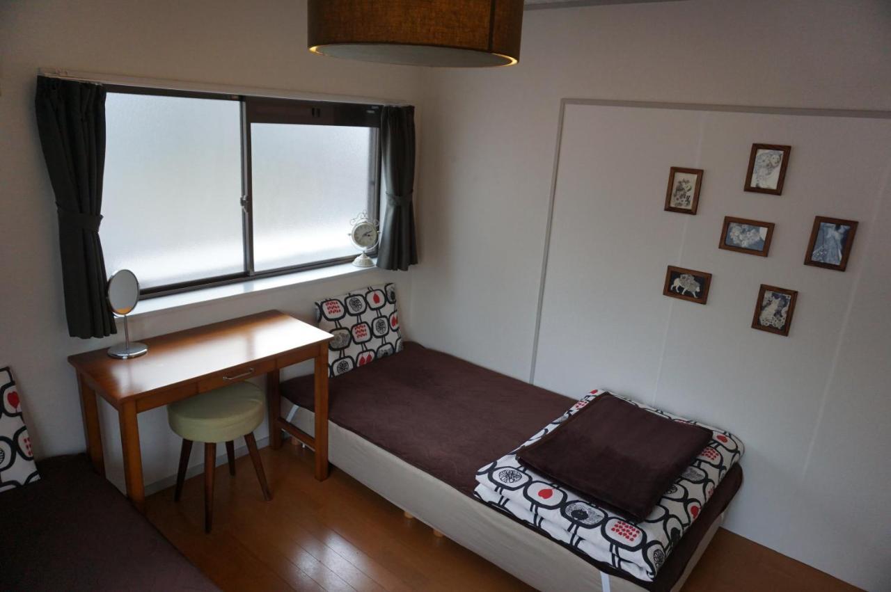 Guesthouse Ten-Roku - Female Only Osaka Bagian luar foto